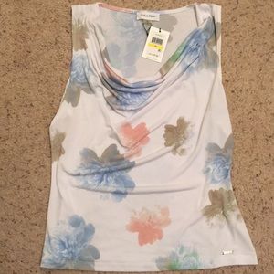 Scoop neck sleeveless top